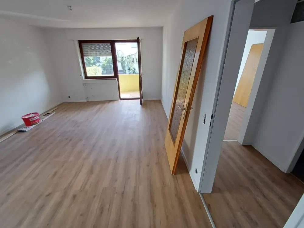 Erstbezug n. Sanierung: Superwohnung m. tollem Balkon,Kellerraum,Bad,Toplage,Gartenanteil,alles neu.