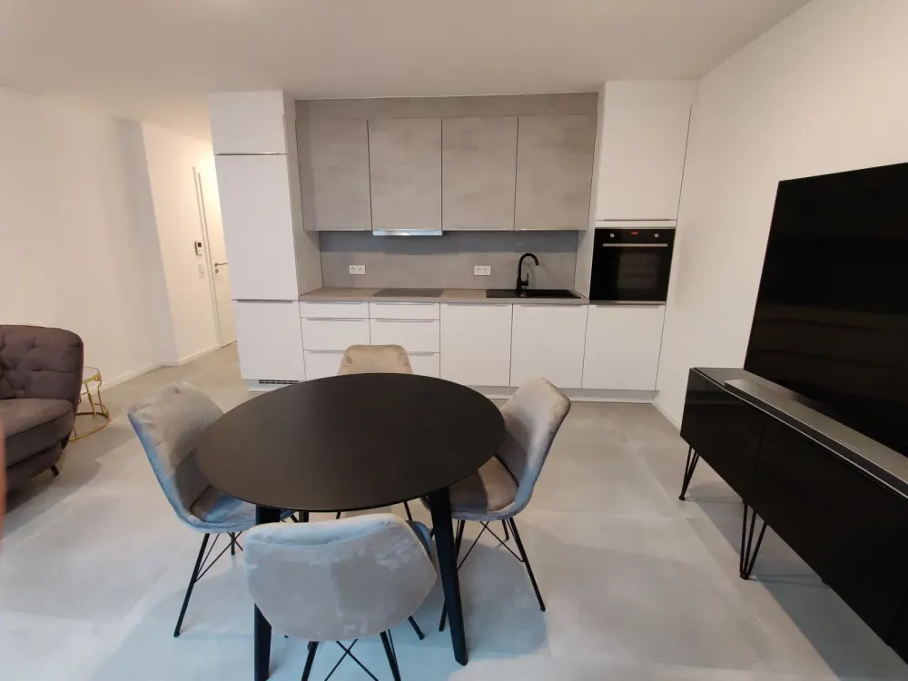 Stilvoll möbilierte 2-Zimmer-Wohnung zentrumsnah