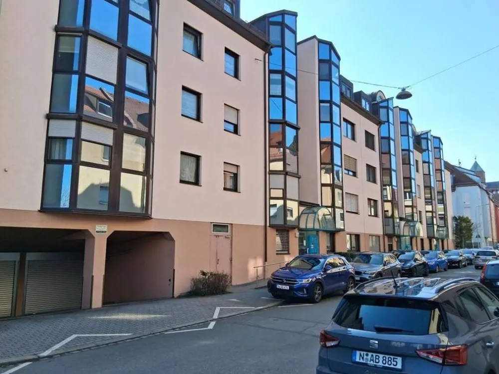 Helle 3,5-Zimmer Wohnung im 3. OG mit Balkon in Nürnberg Bleiweißviertel