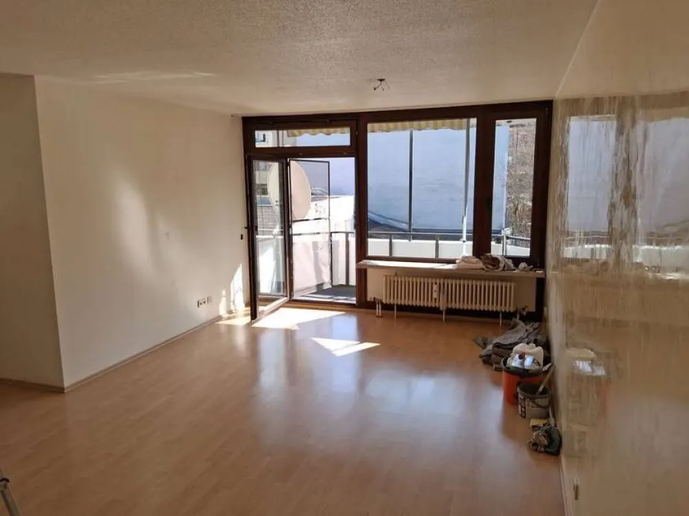Helle 3,5-Zimmer Wohnung im 3. OG mit Balkon in Nürnberg Bleiweißviertel