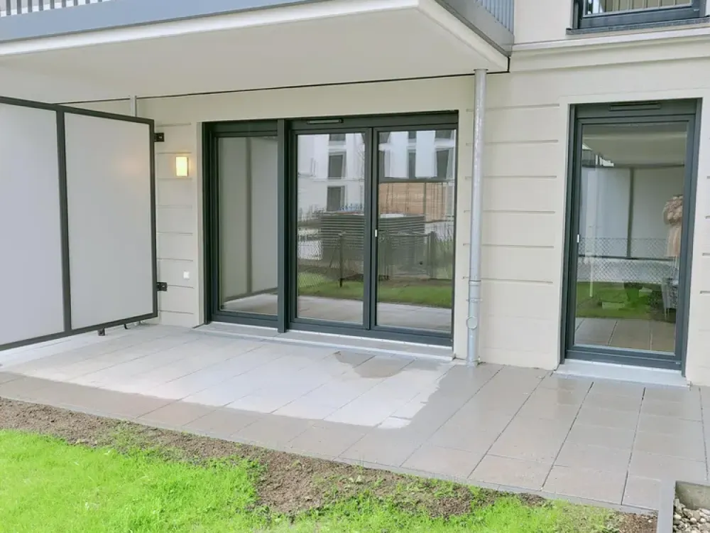 3-Zimmer-Wohnung mit privaten Terrasse u. Garten sowie Designer-Einbauküche