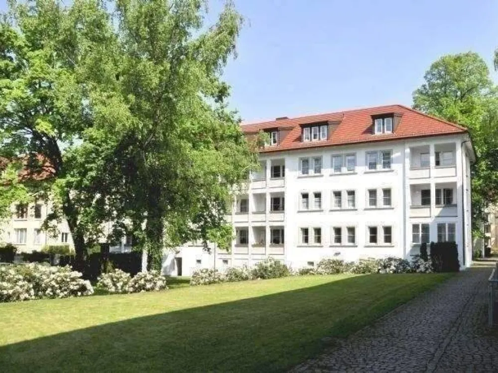 Quiet 2-Room Apartment with Fitted Kitchen and Balcony in DD-Striesen