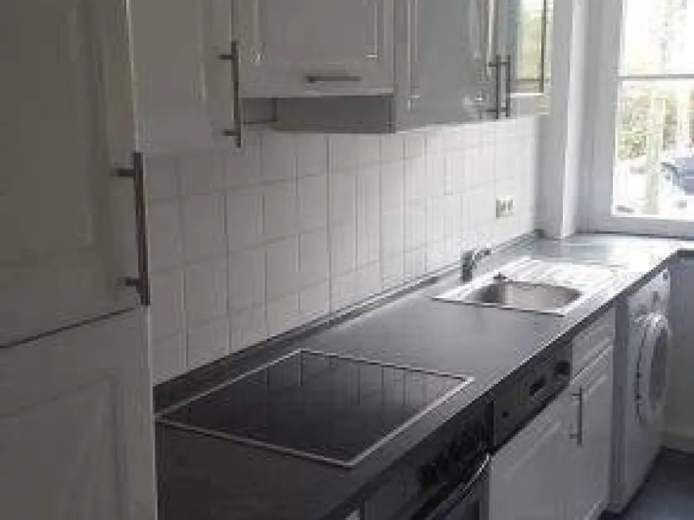 Quiet 2-Room Apartment with Fitted Kitchen and Balcony in DD-Striesen