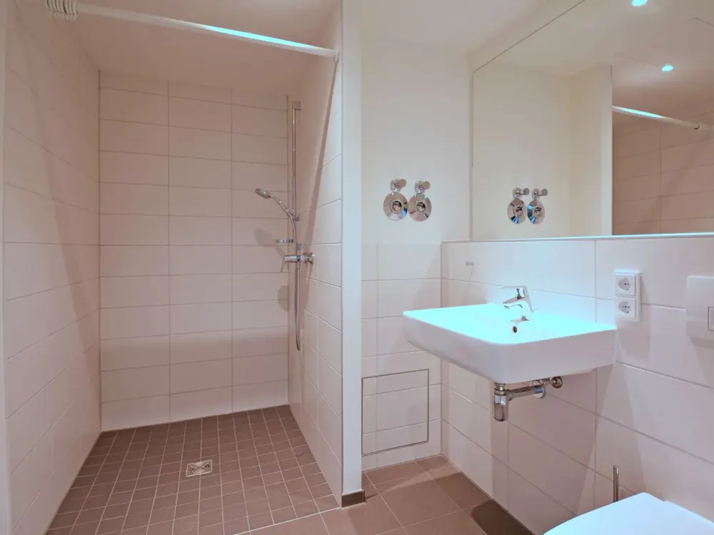 Neubau: Möblierte 2-Zimmer-Wohnung mit Terrasse