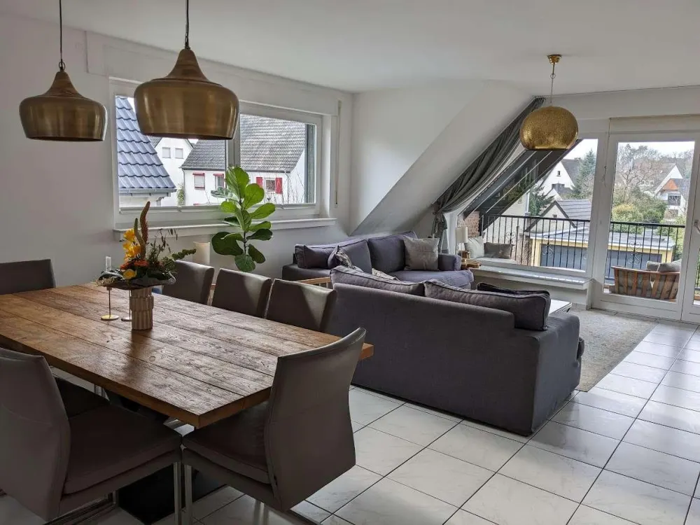 Lichtdurchflutete Maisonette mit zwei Südbalkonen