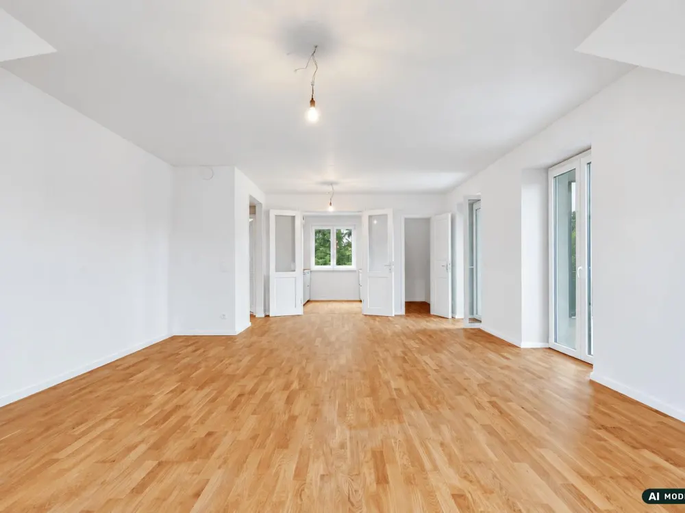 Frisch saniert im Dachgeschoss mit Seenähe: Großzügige 4 Zimmer Wohnung mit flexibler Wohnküche