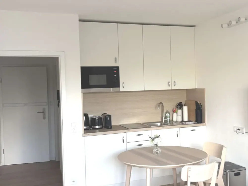 ERSTBEZUG voll MÖBLIERTE WOHNUNG - sofort frei - in Benrath inkl. W-LAN