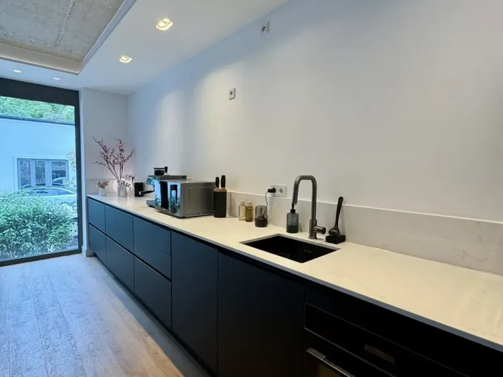 *Exklusives Hinterhof LOFT* als Effizienzhaus mit Smart-Home, Erdwärme & Stellplatz im Medienhafen