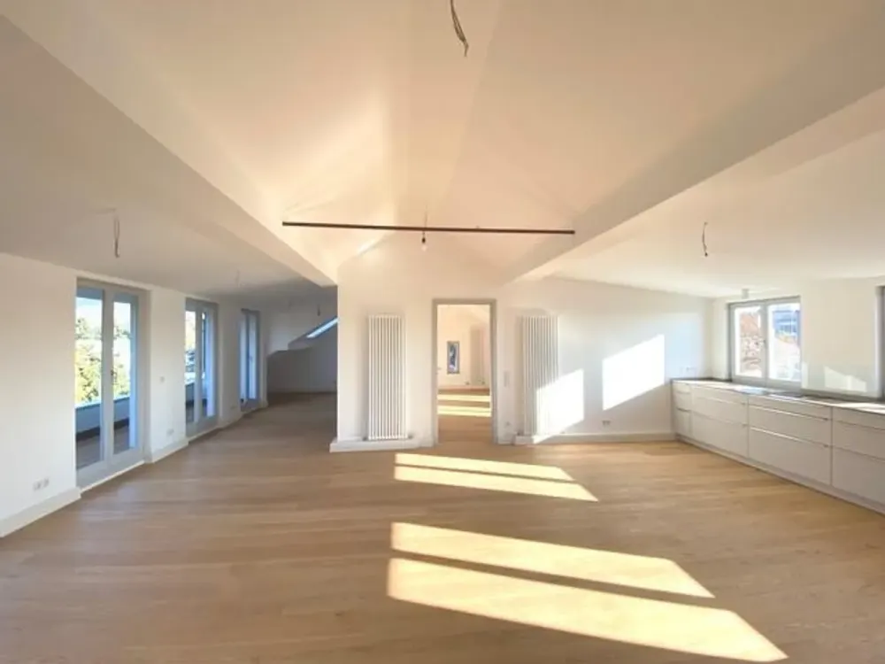 EXCLUSIVE LIVING WITH FLAIR IN THE CITY CENTER