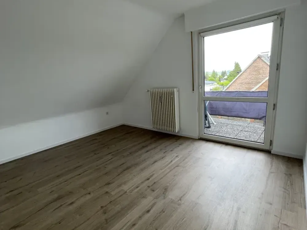 72 qm -3 Zimmer Dachgeschosswohnung in Bensberg-Moitzfeld