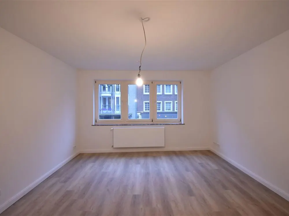 D-Altstadt! Sanierte 2-Zi-Whg mit EBK ab sofort zu vermieten
