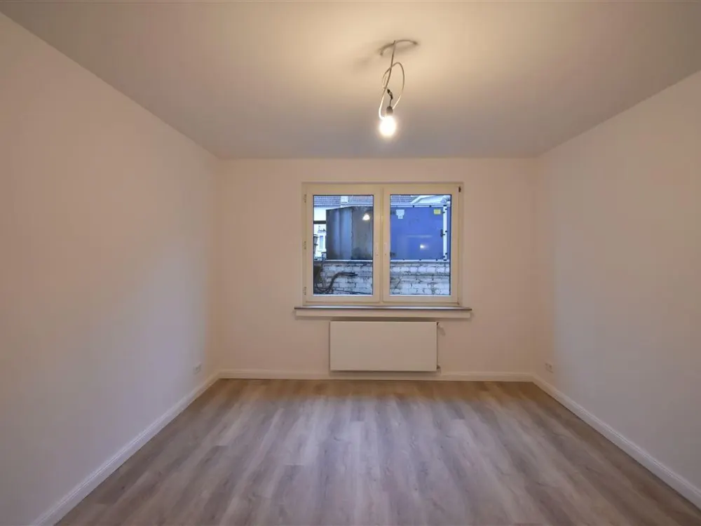 D-Altstadt! Sanierte 2-Zi-Whg mit EBK ab sofort zu vermieten