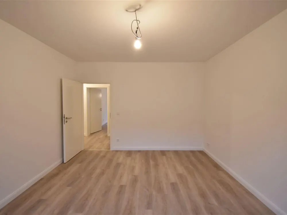 D-Altstadt! Sanierte 2-Zi-Whg mit EBK ab sofort zu vermieten
