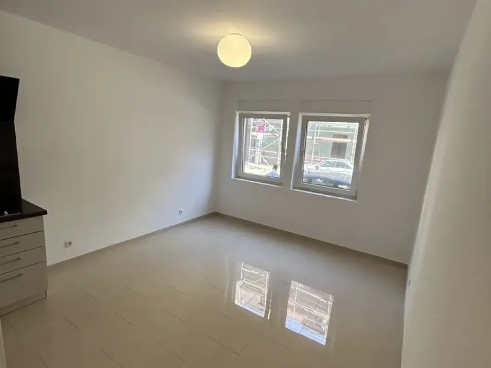 Modern 2-Room Raised Ground Floor Apartment Pempelfort/Derendorf, Fitted Kitchen, Underfloor Heating, Renovated