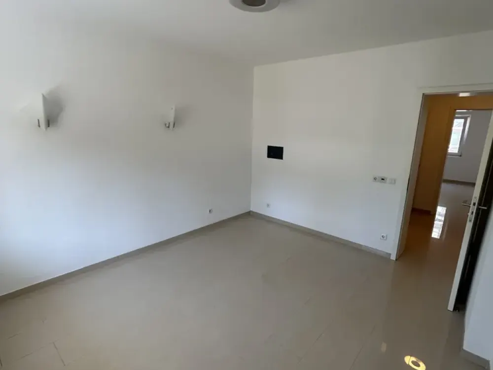 Modern 2-Room Raised Ground Floor Apartment Pempelfort/Derendorf, Fitted Kitchen, Underfloor Heating, Renovated