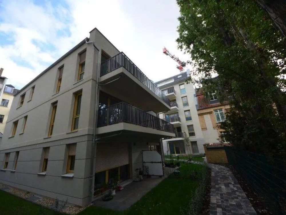 HOFGEBÄUDE - Neubau im Zentrum-Süd! 2-Zimmerwohnung im EG mit Terrasse und Garten