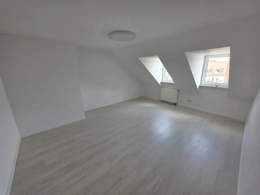 Innenstadt (nah zu Uni & Klinikum): 81m² (102m²) schöne DG-Wohnung 3-ZKB, EBK, 2 Bäder