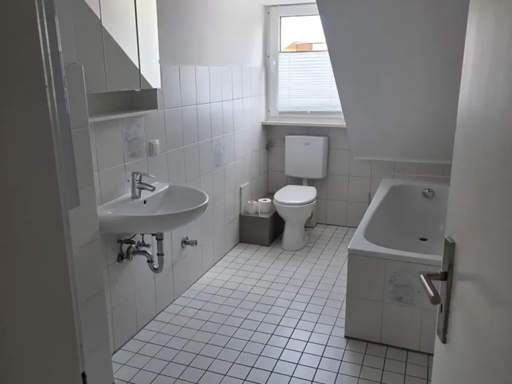 Innenstadt (nah zu Uni & Klinikum): 81m² (102m²) schöne DG-Wohnung 3-ZKB, EBK, 2 Bäder