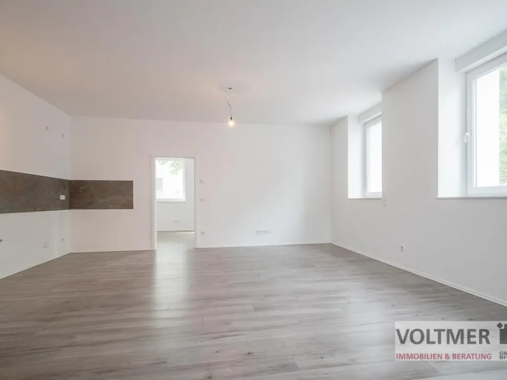 CITY-CENTRIC, Modern Renovated Rental Apartment with Shared Terrace in Neunkirchen!