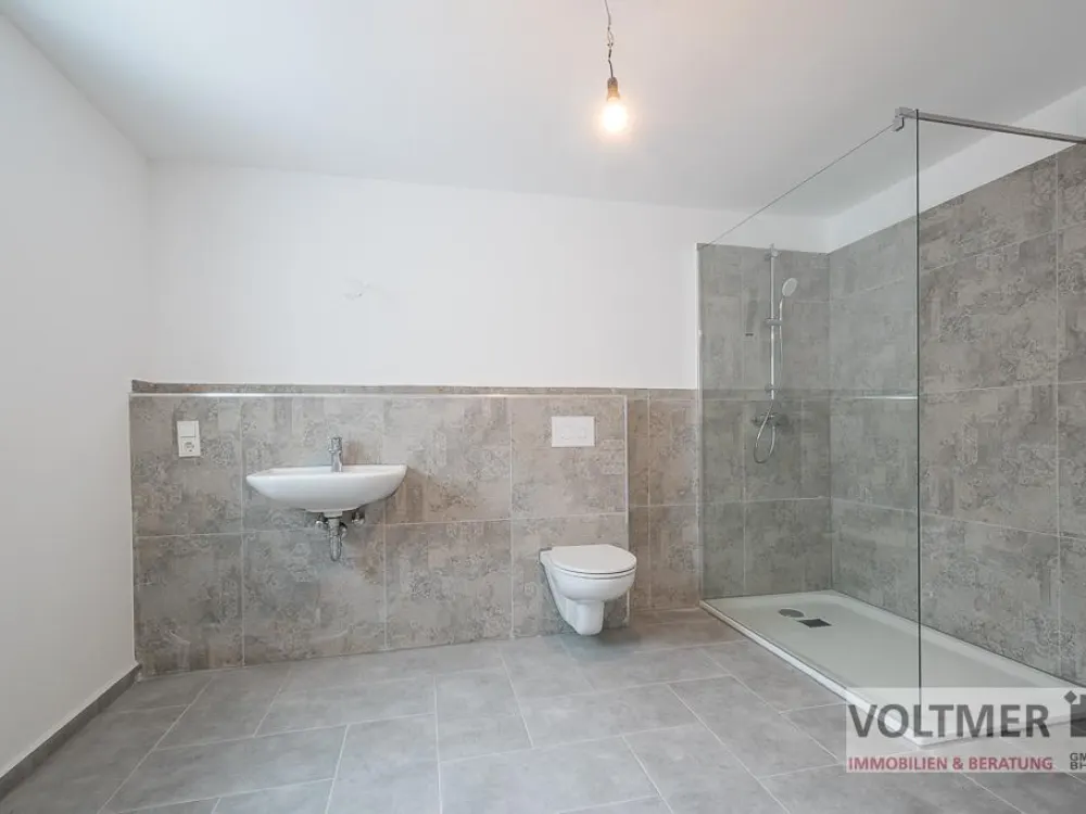 CITY-CENTRIC, Modern Renovated Rental Apartment with Shared Terrace in Neunkirchen!