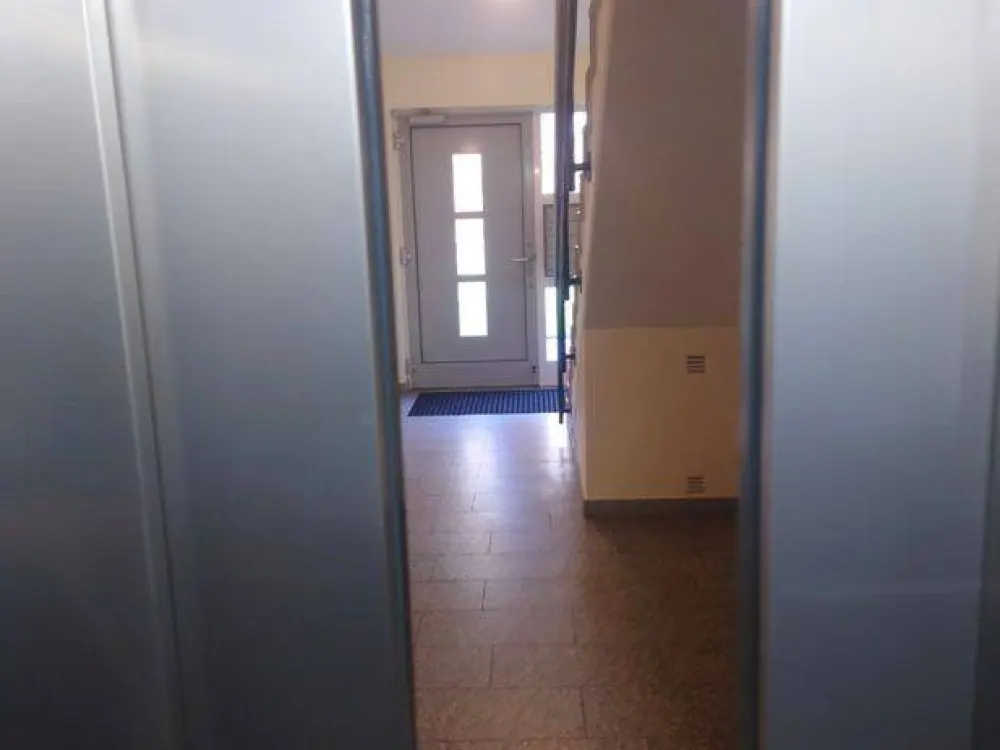 Frisch saniertes Zimmer mit Balkon & Küche (Direkt am Wald!)