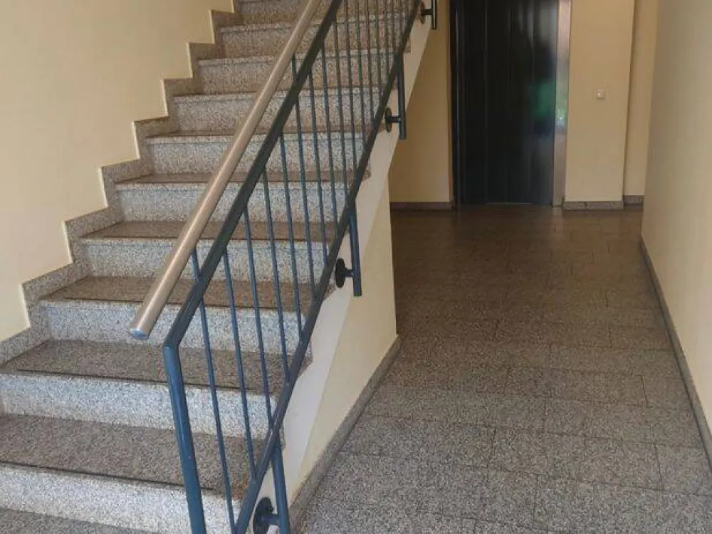 Frisch saniertes Zimmer mit Balkon & Küche (Direkt am Wald!)