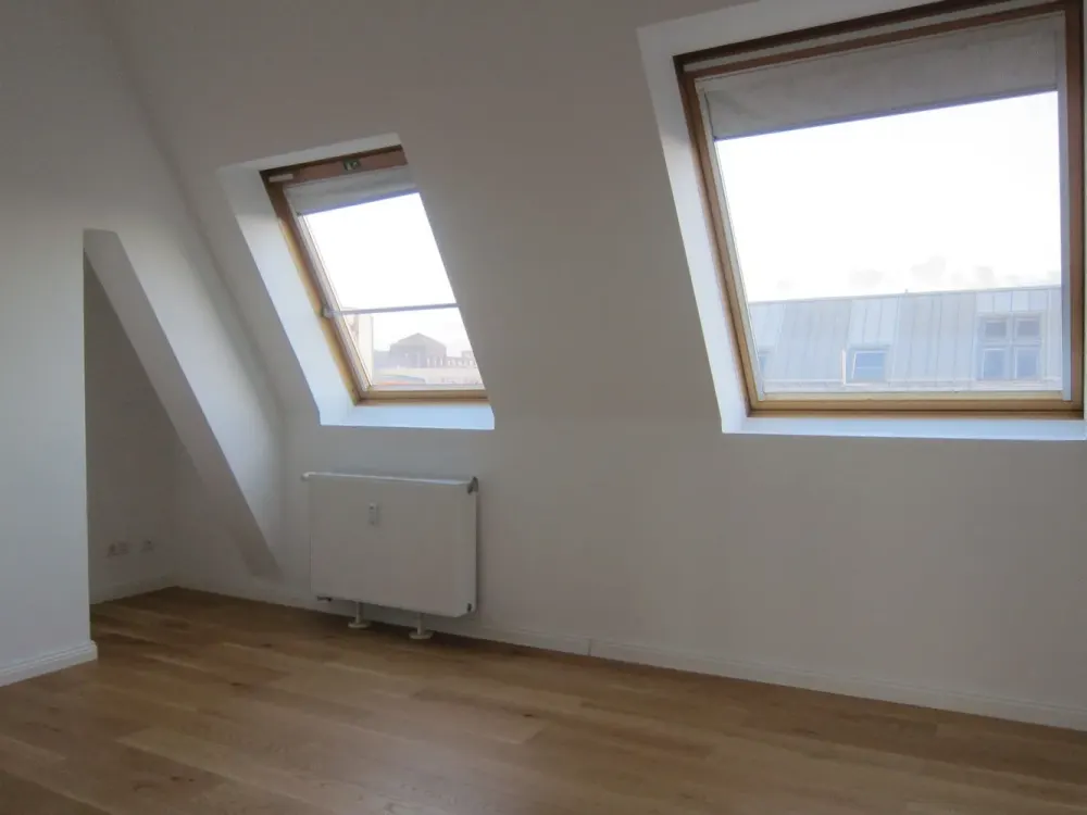 Traumhafte Dachgeschosswohnung über den Dächern Berlins!