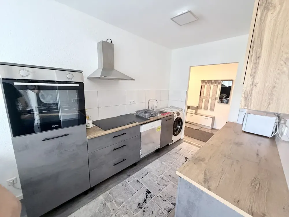 Renovated 3-Room Apartment with Loggia and Fitted Kitchen