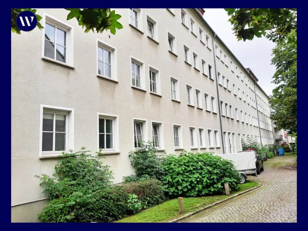 Hell & renoviert & gute Lage: 3-Zimmer-Wohnung mit Tageslichtbad, separate Küche mit Einbauküche