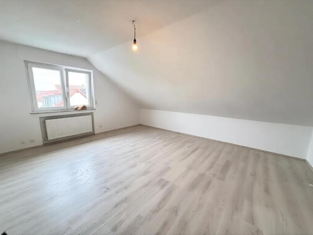 Große 4-Zimmer Dachgeschosswohnung am Feldrand von Messel