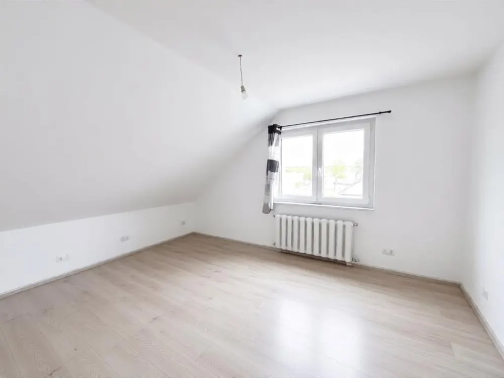 Große 4-Zimmer Dachgeschosswohnung am Feldrand von Messel