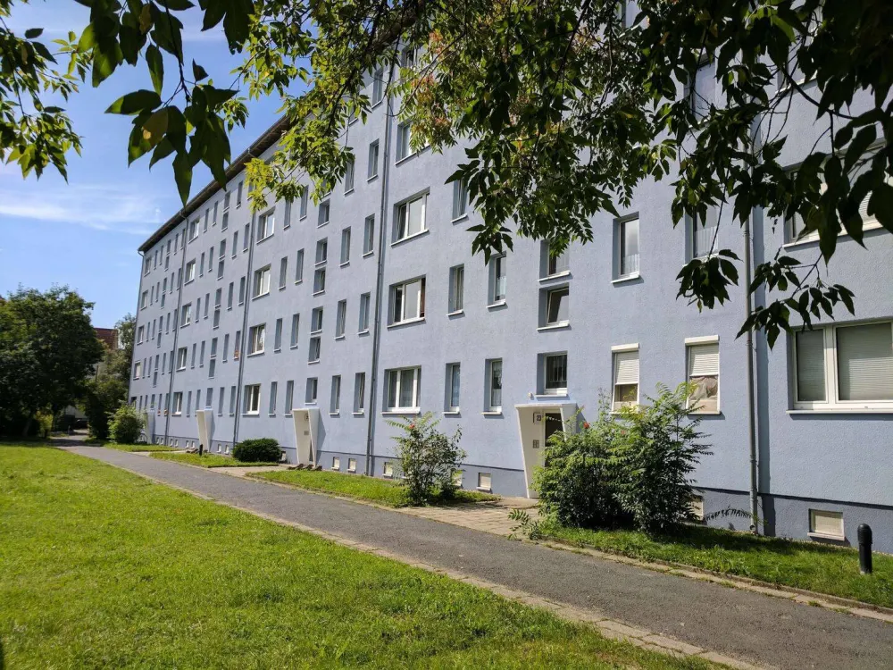 Familienfreundliche 3-Raum-Wohnung mit Balkon sucht nette Mieter