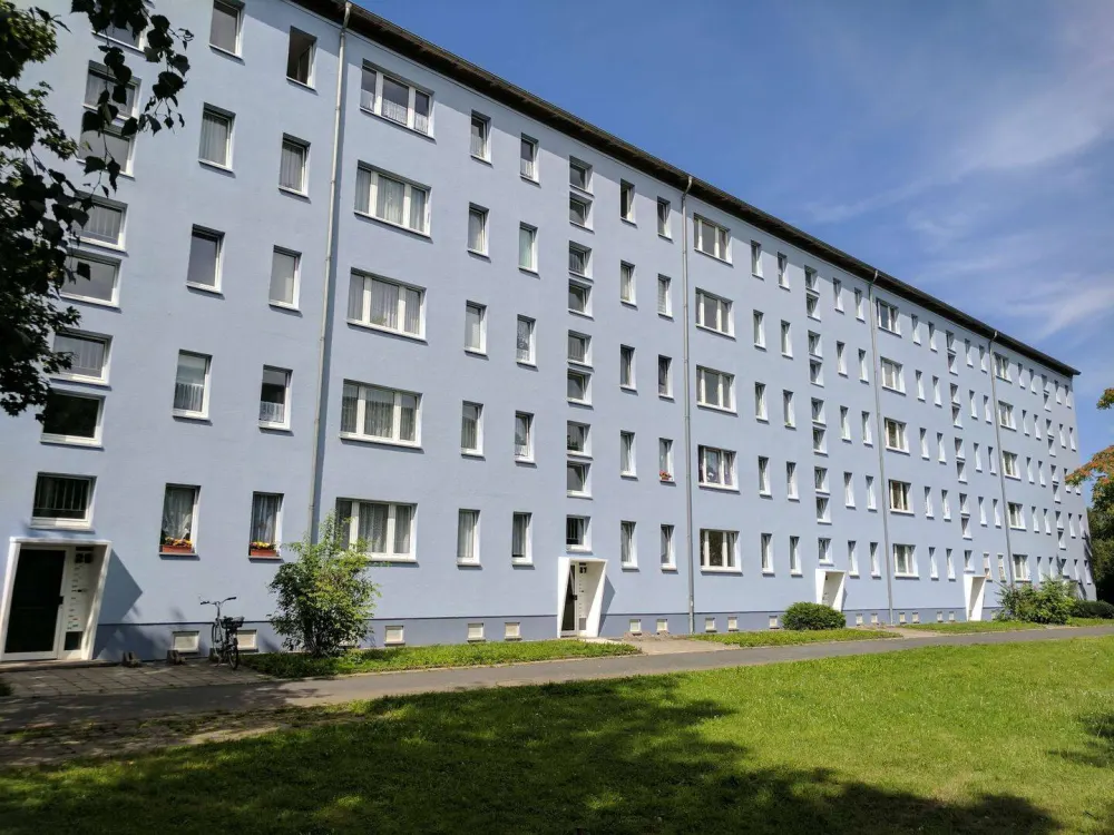 Familienfreundliche 3-Raum-Wohnung mit Balkon sucht nette Mieter