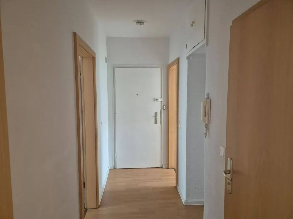 Familienfreundliche 3-Raum-Wohnung mit Balkon sucht nette Mieter