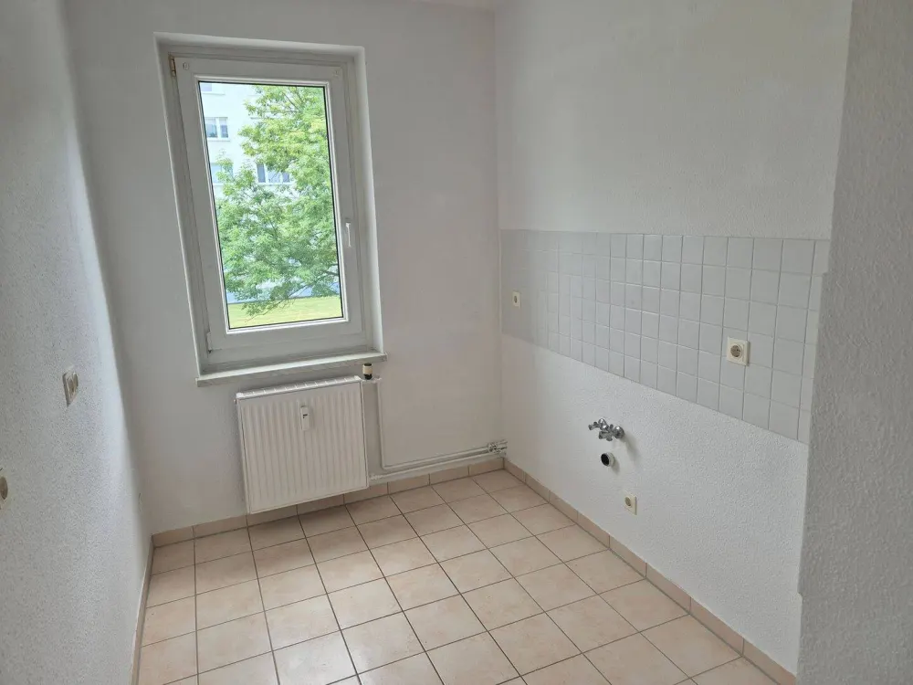 Familienfreundliche 3-Raum-Wohnung mit Balkon sucht nette Mieter