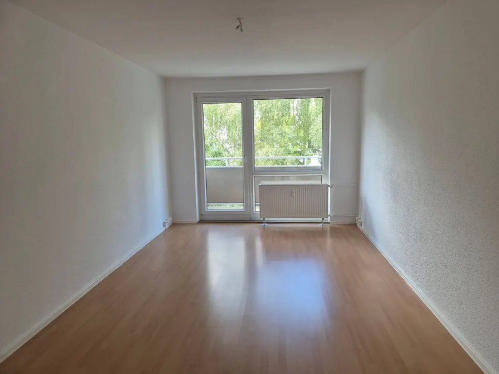 Familienfreundliche 3-Raum-Wohnung mit Balkon sucht nette Mieter