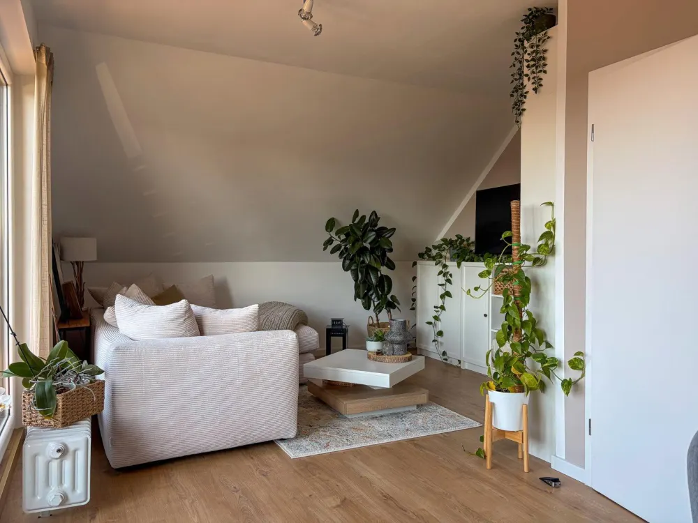 At Home in Sudweyhe: Spacious 2-Room Apartment with Loggia