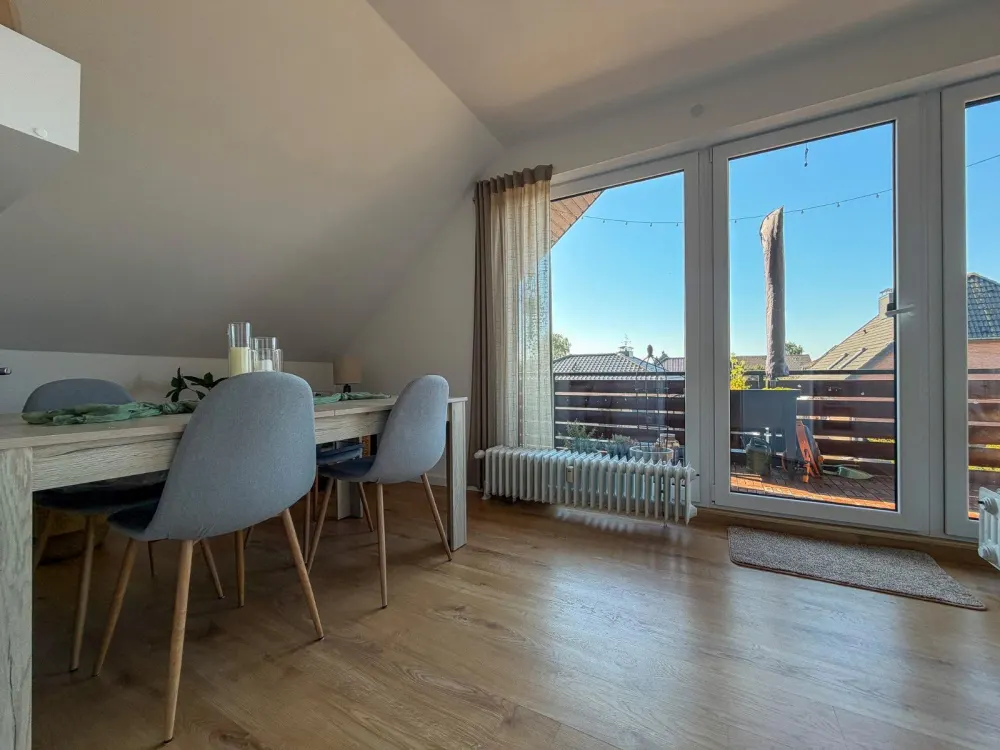 At Home in Sudweyhe: Spacious 2-Room Apartment with Loggia
