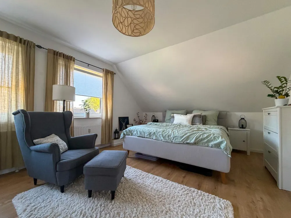 At Home in Sudweyhe: Spacious 2-Room Apartment with Loggia