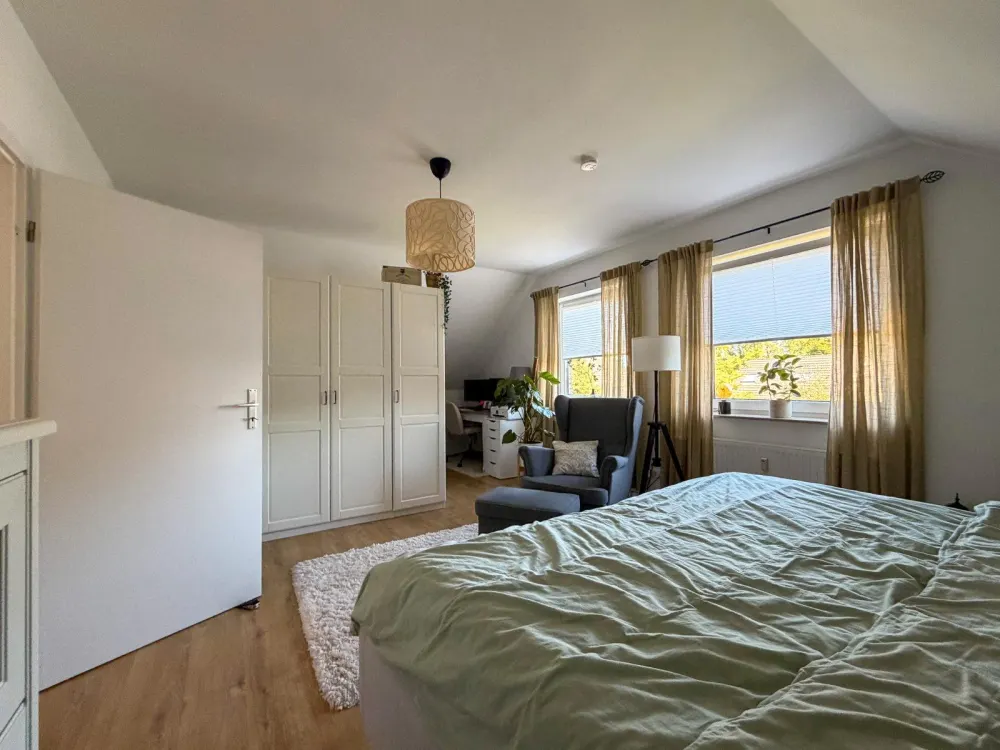 At Home in Sudweyhe: Spacious 2-Room Apartment with Loggia