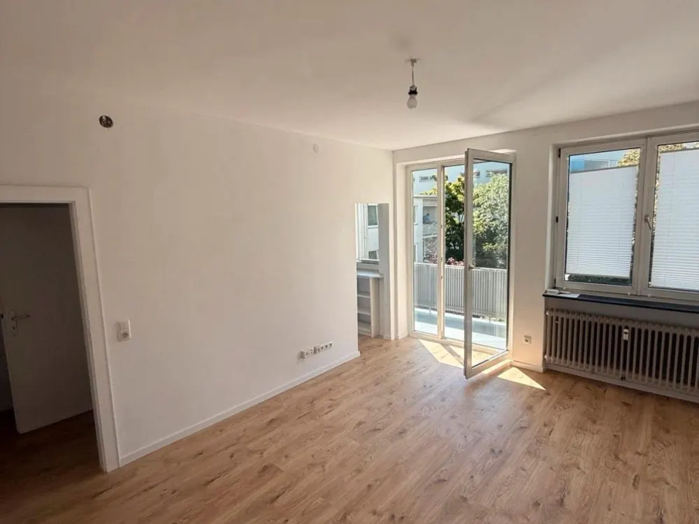 1 Zimmer Wohnung -großem Balkon & zentral