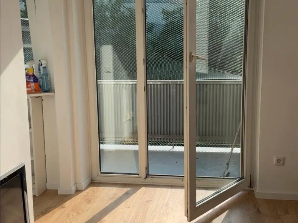 1 Zimmer Wohnung -großem Balkon & zentral