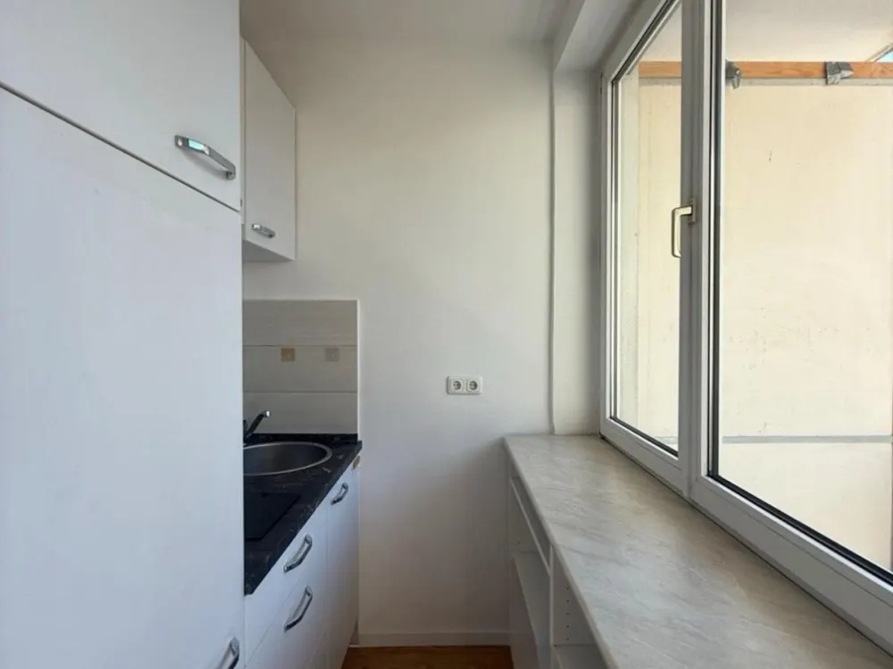 1 Zimmer Wohnung -großem Balkon & zentral
