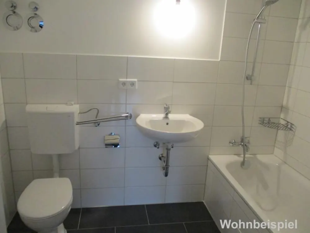 Perfekt für uns: renovierte 3-Zimmer-Wohnung mit Balkon und EBK
