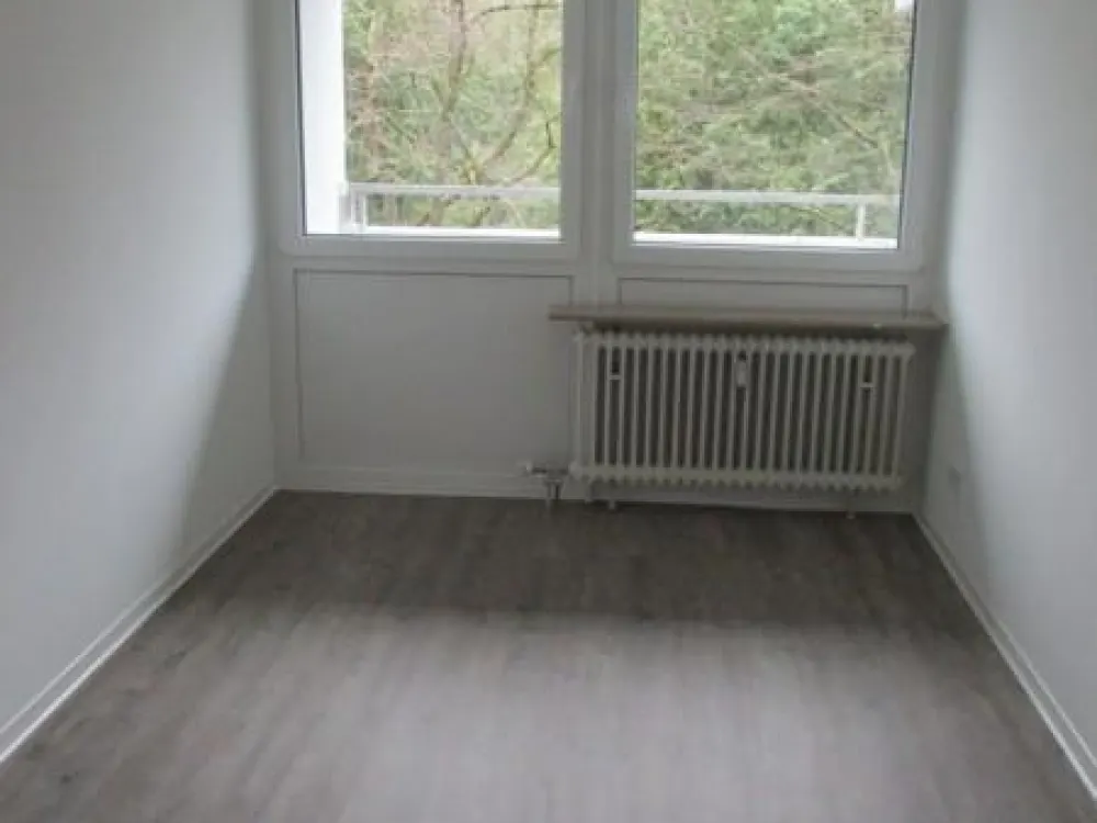 Perfekt für uns: renovierte 3-Zimmer-Wohnung mit Balkon und EBK