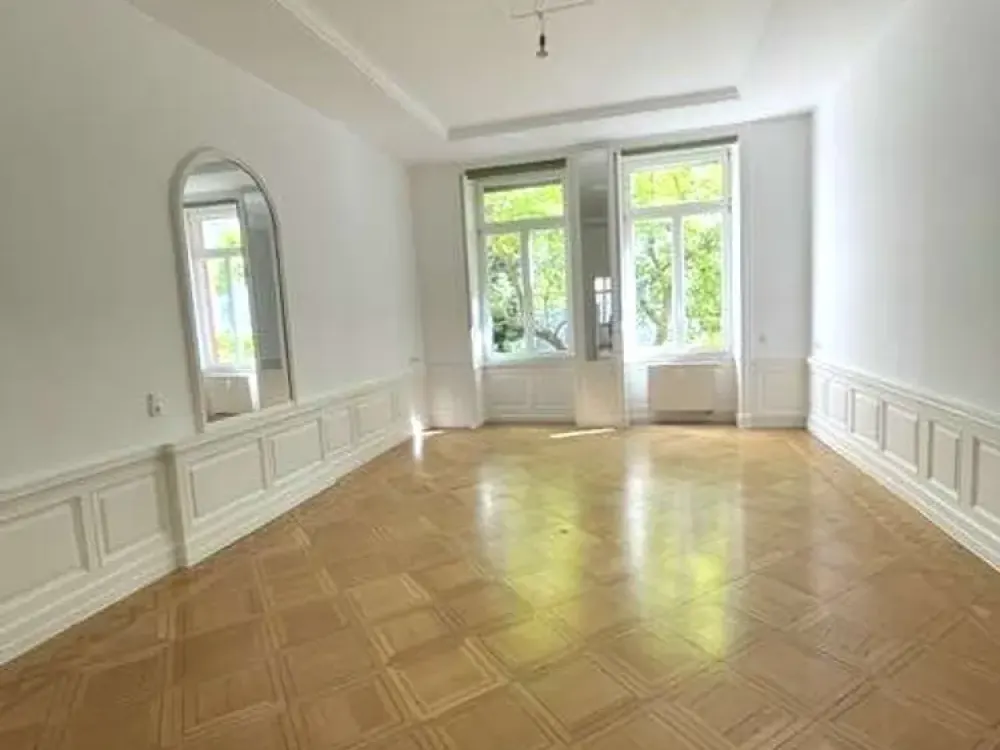 Dachgeschosswohnung mit Kamin u. Klimaanlage - zentrumsnah