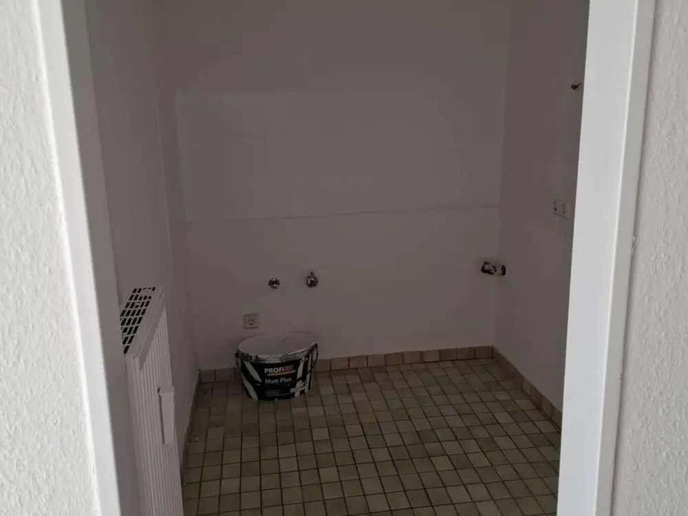 Newly Renovated 2-Room Apartment with Kitchen and Bathroom