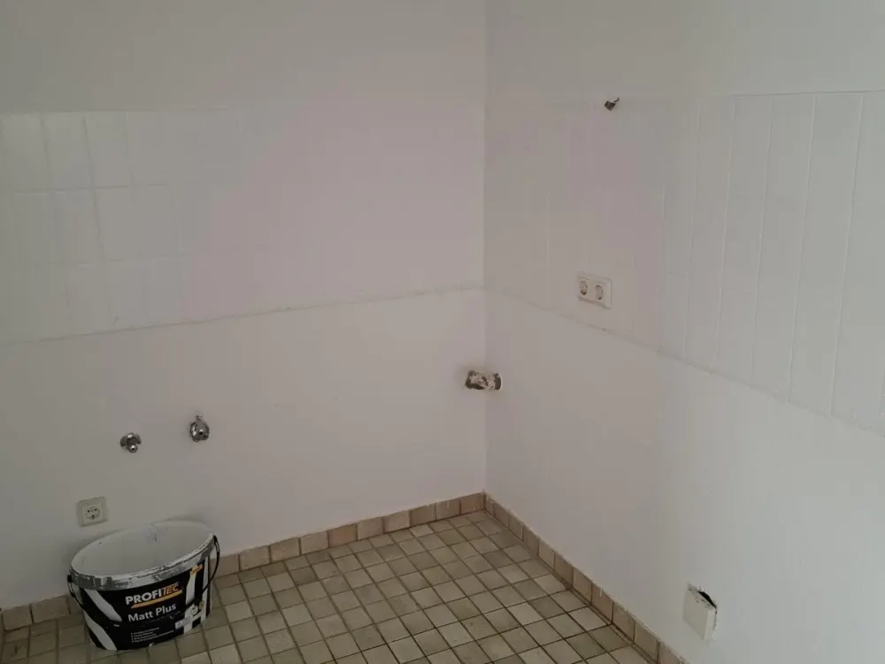Newly Renovated 2-Room Apartment with Kitchen and Bathroom