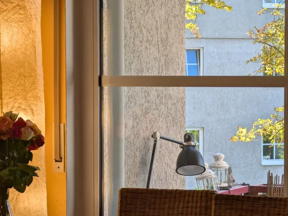 Zwischenmiete: Möblierte 2-Zimmer-Wohnung mit sonnigem Balkon in Frankfurt-Süd