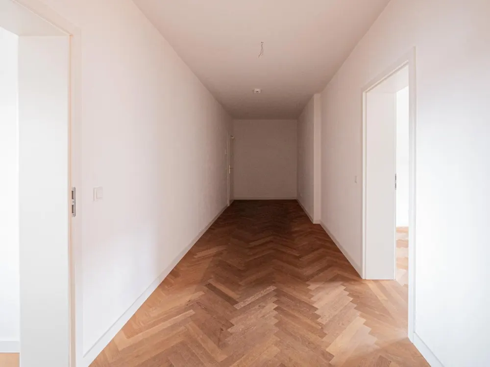 Schicke Altbauwohnung nahe den Elbwiesen. Balkon, Parkett, Wanne, offene Küche, etc.